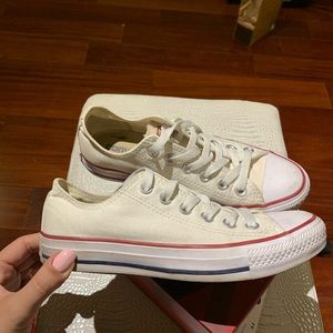 White Lo Top Converse!! ~~~Size 6.5~~~